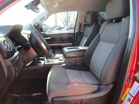 Used 2018 Toyota Tundra SR5 w/ SR5 Upgrade Package image 8