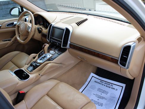 Used 2011 Porsche Cayenne S image 14