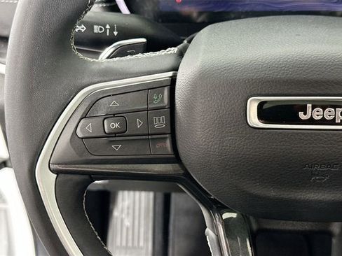 Used 2023 Jeep Grand Cherokee Altitude image 22