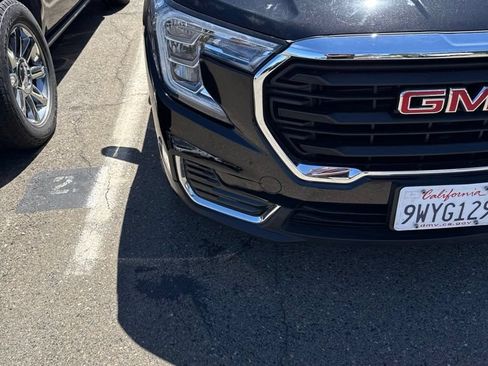 Used 2024 GMC Terrain SLE FWD image 4