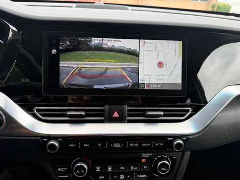 Used 2022 Kia Niro EX FWD image 12