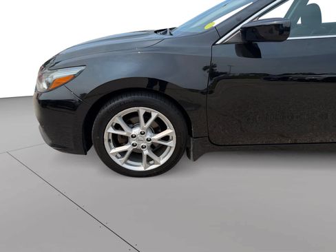 Used 2017 Nissan Altima 2.5 SR w/ Midnight Edition Package FWD image 19