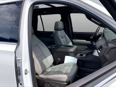 Used 2021 Chevrolet Tahoe LT w/ LT Signature Package RWD image 8