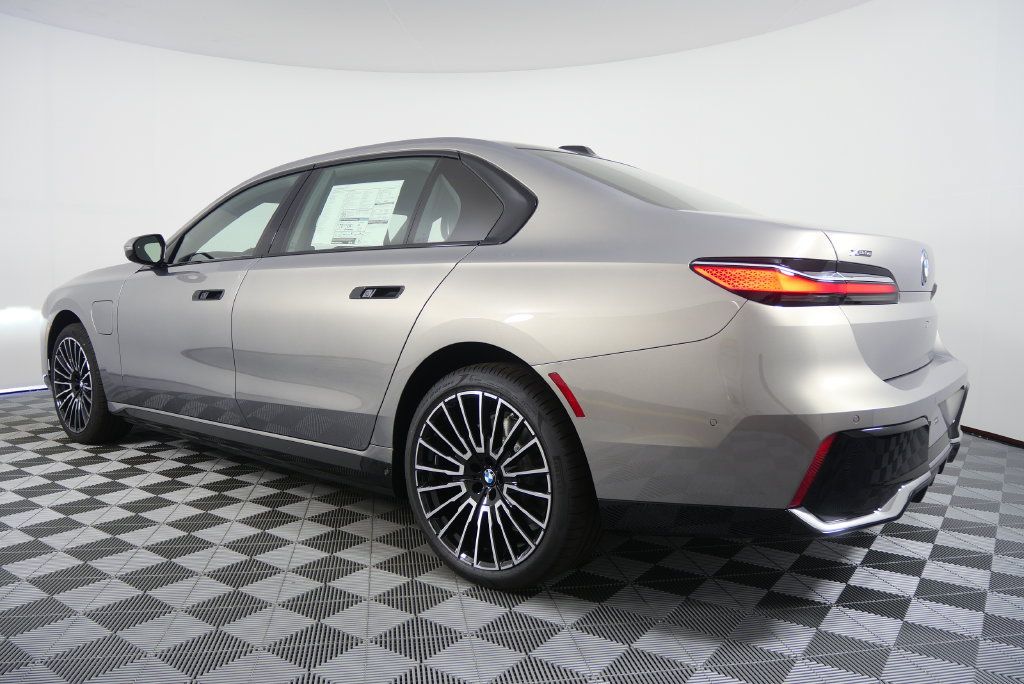 Used 2026 BMW 750e xDrive w/ Executive Package AWD/4WD image 6