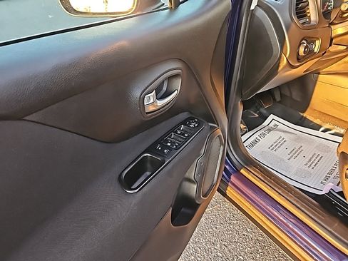 Used 2017 Jeep Renegade Latitude image 16