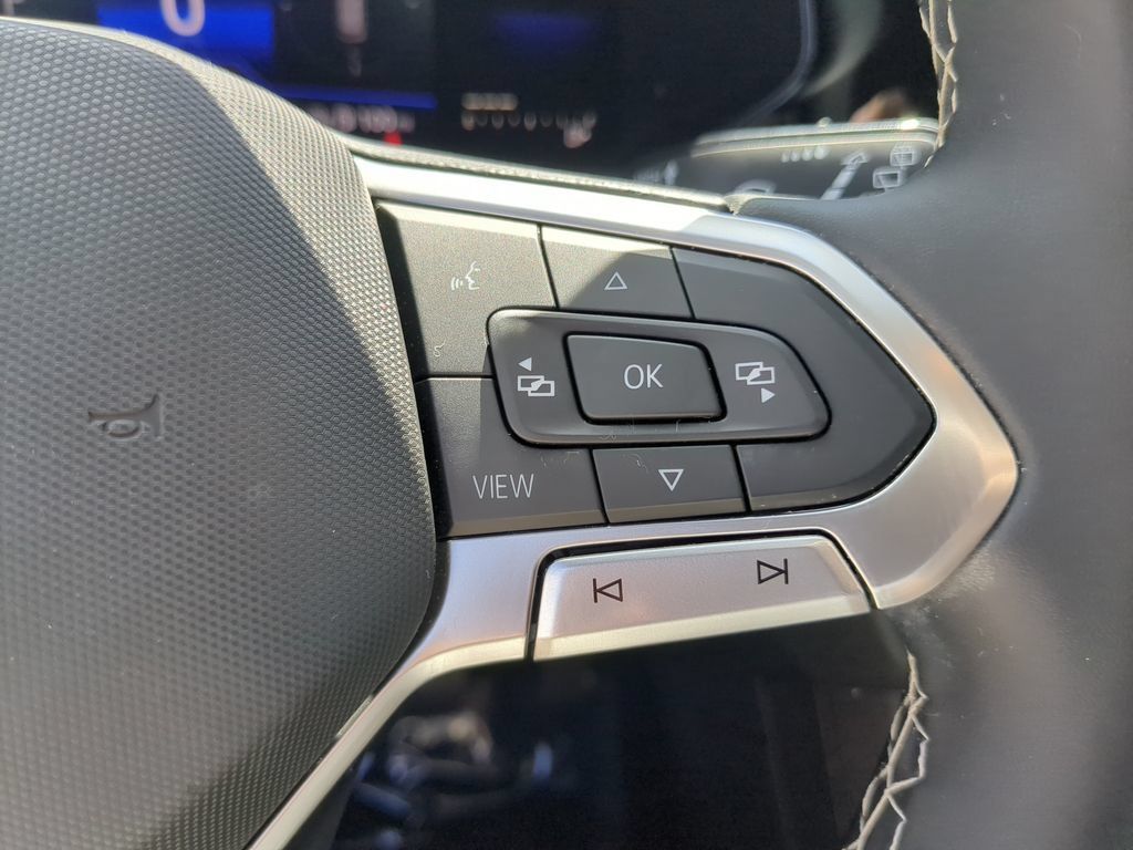 Certified 2022 Volkswagen Taos SE FWD image 27