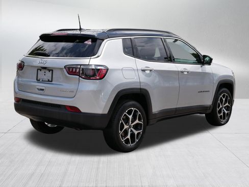 Used 2025 Jeep Compass Limited AWD/4WD image 7