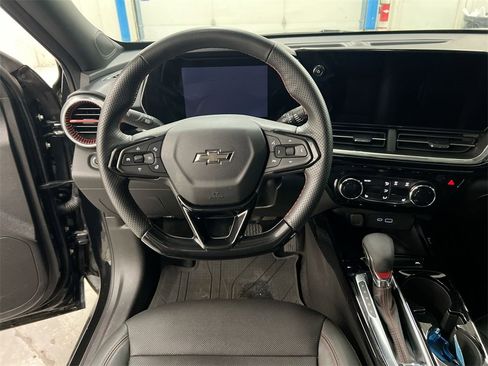 Used 2024 Chevrolet Trax RS w/ Sunroof Package image 20