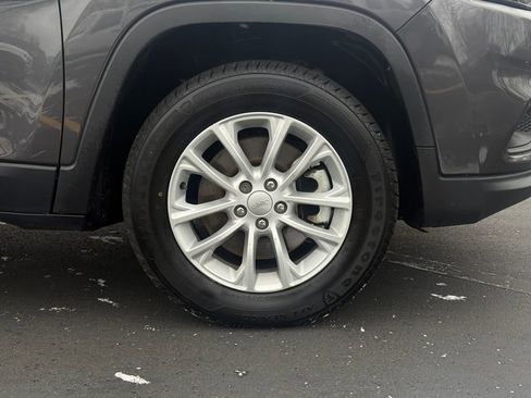 Used 2022 Jeep Cherokee Latitude Lux w/ Sun & Sound Group image 10