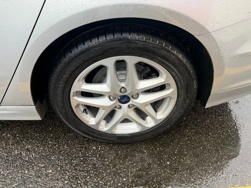 Used 2016 Ford Fusion SE image 9