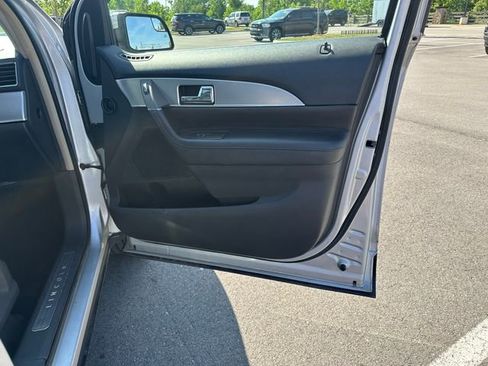Used 2013 Lincoln MKX FWD image 20