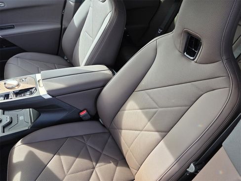 New 2026 BMW iX xDrive45 w/ Executive Package image 9