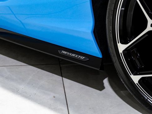 Used 2024 Lamborghini Revuelto image 43