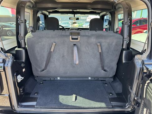 Used 2020 Jeep Wrangler Sport image 27