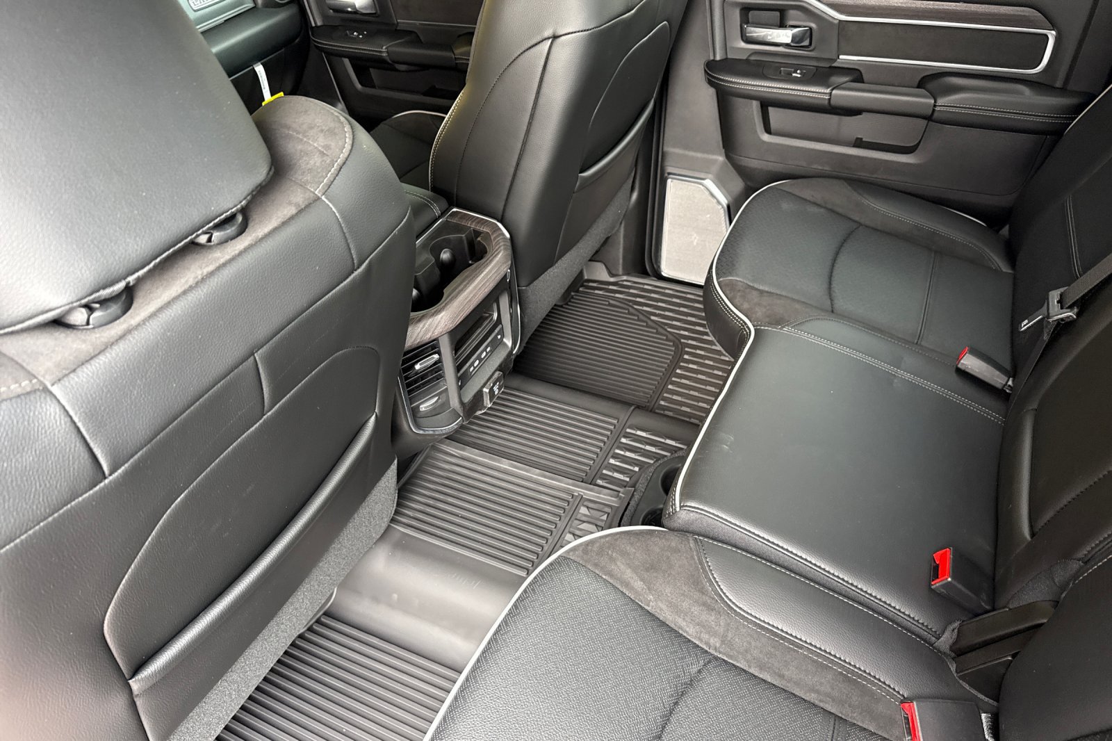 New 2026 RAM 3500 Laramie AWD/4WD image 15
