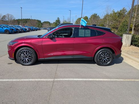 Certified 2025 Ford Mustang Mach-E Premium image 7