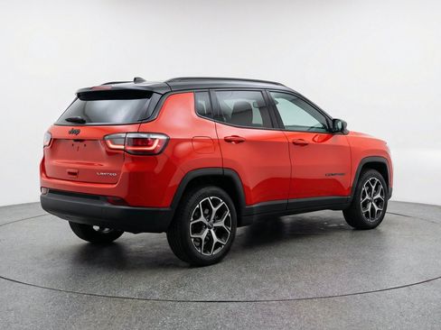 Used 2025 Jeep Compass Limited AWD/4WD image 9
