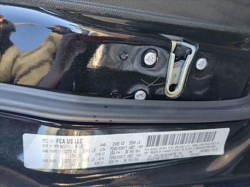 Used 2019 Jeep Cherokee Trailhawk image 26