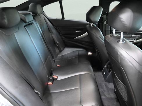 Used 2018 BMW 320i xDrive Sedan AWD/4WD image 18