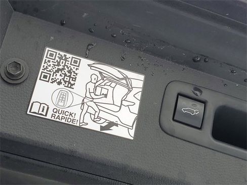 Used 2023 Toyota Highlander Limited image 8