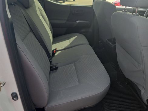 Used 2020 Toyota Tacoma SR5 AWD/4WD image 4