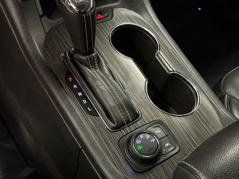 Used 2019 GMC Acadia SLT image 35