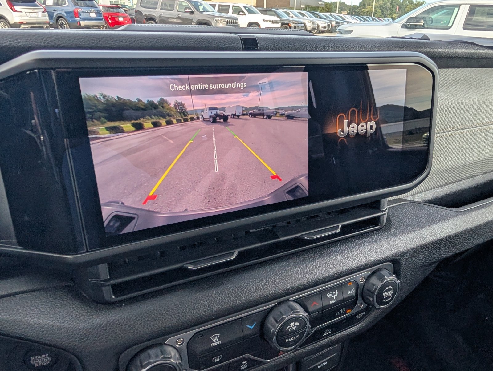 Used 2025 Jeep Gladiator Sport AWD/4WD image 17