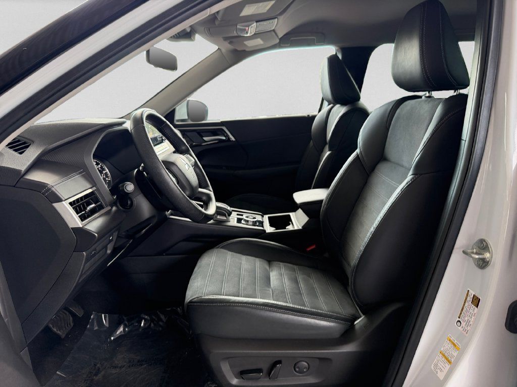 Used 2023 Mitsubishi Outlander SE FWD image 22
