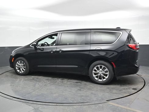 New 2026 Chrysler Pacifica Select AWD/4WD image 7