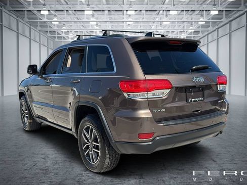 Used 2019 Jeep Grand Cherokee Laredo w/ 18" Wheel & 8.4" Radio Group AWD/4WD image 3