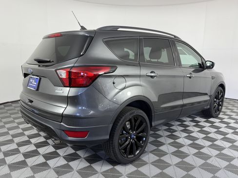 Certified 2019 Ford Escape SE FWD image 3