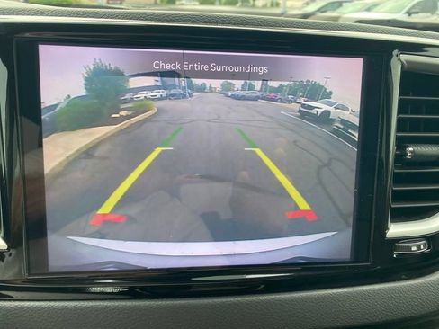 Used 2024 Chrysler Pacifica Touring-L FWD image 13