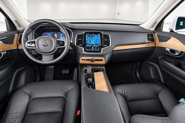 Certified 2024 Volvo XC90 T8 Plus w/ Protection Package Premier AWD/4WD image 7