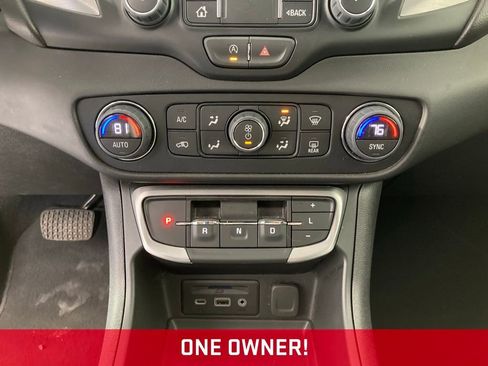 Used 2024 GMC Terrain SLT image 9