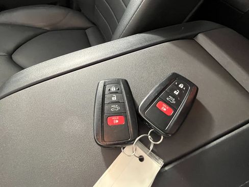 Used 2023 Toyota Highlander XLE AWD/4WD image 31