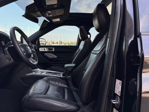 Used 2023 Ford Explorer Platinum w/ Technology Package AWD/4WD image 20