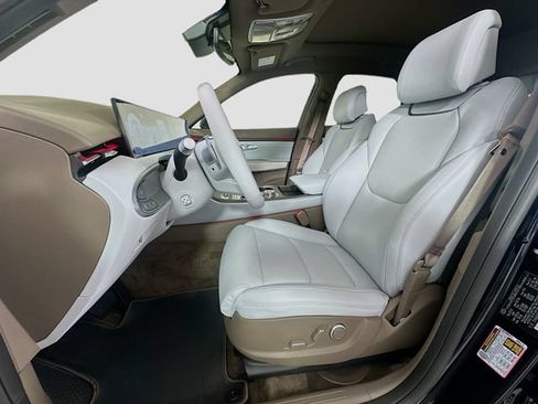 Certified 2026 Genesis GV70 2.5T Advanced AWD/4WD image 16