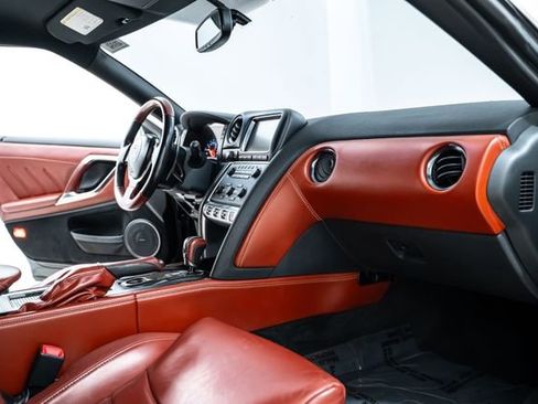 Used 2016 Nissan GT-R Premium image 22