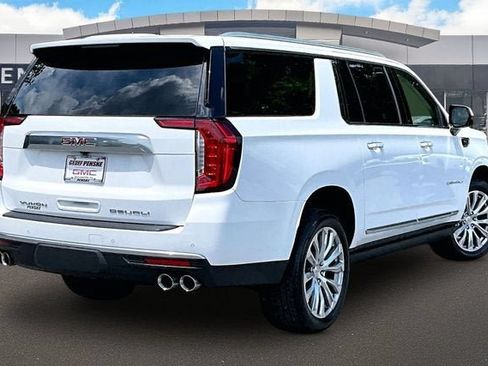 Used 2023 GMC Yukon XL Denali AWD/4WD image 2