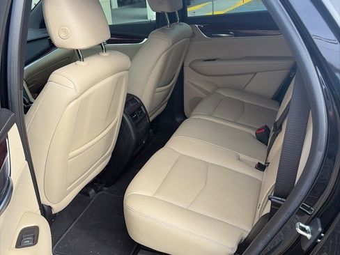 Used 2019 Cadillac XT5 Luxury image 4