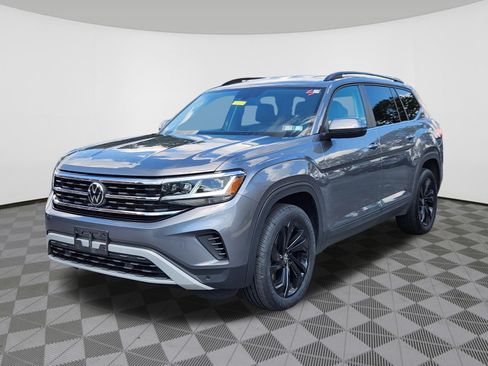 Certified 2023 Volkswagen Atlas SE w/ Black Wheel Package AWD/4WD image 2