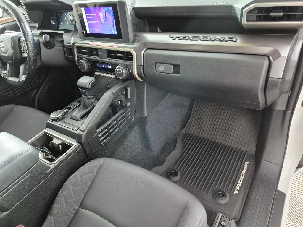 Used 2025 Toyota Tacoma SR5 AWD/4WD image 28