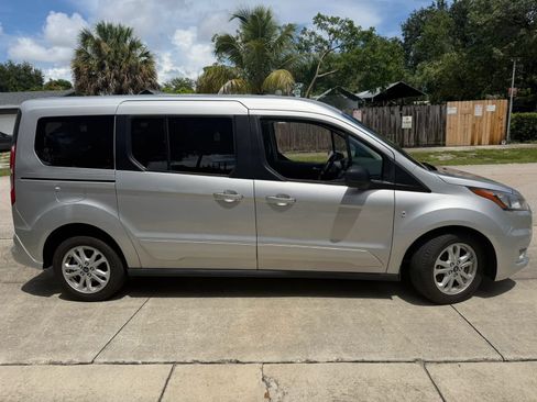 Used 2021 Ford Transit Connect XLT FWD image 2