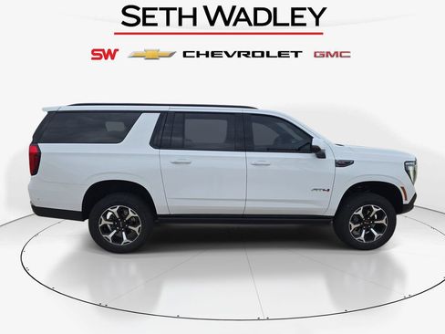 Used 2025 GMC Yukon XL AT4 w/ AT4 Premium Package AWD/4WD image 8