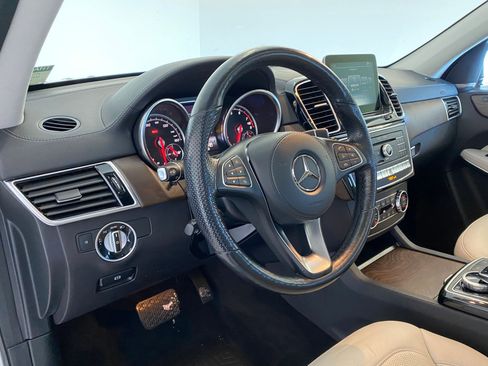 Used 2017 Mercedes-Benz GLS 550 4MATIC image 4