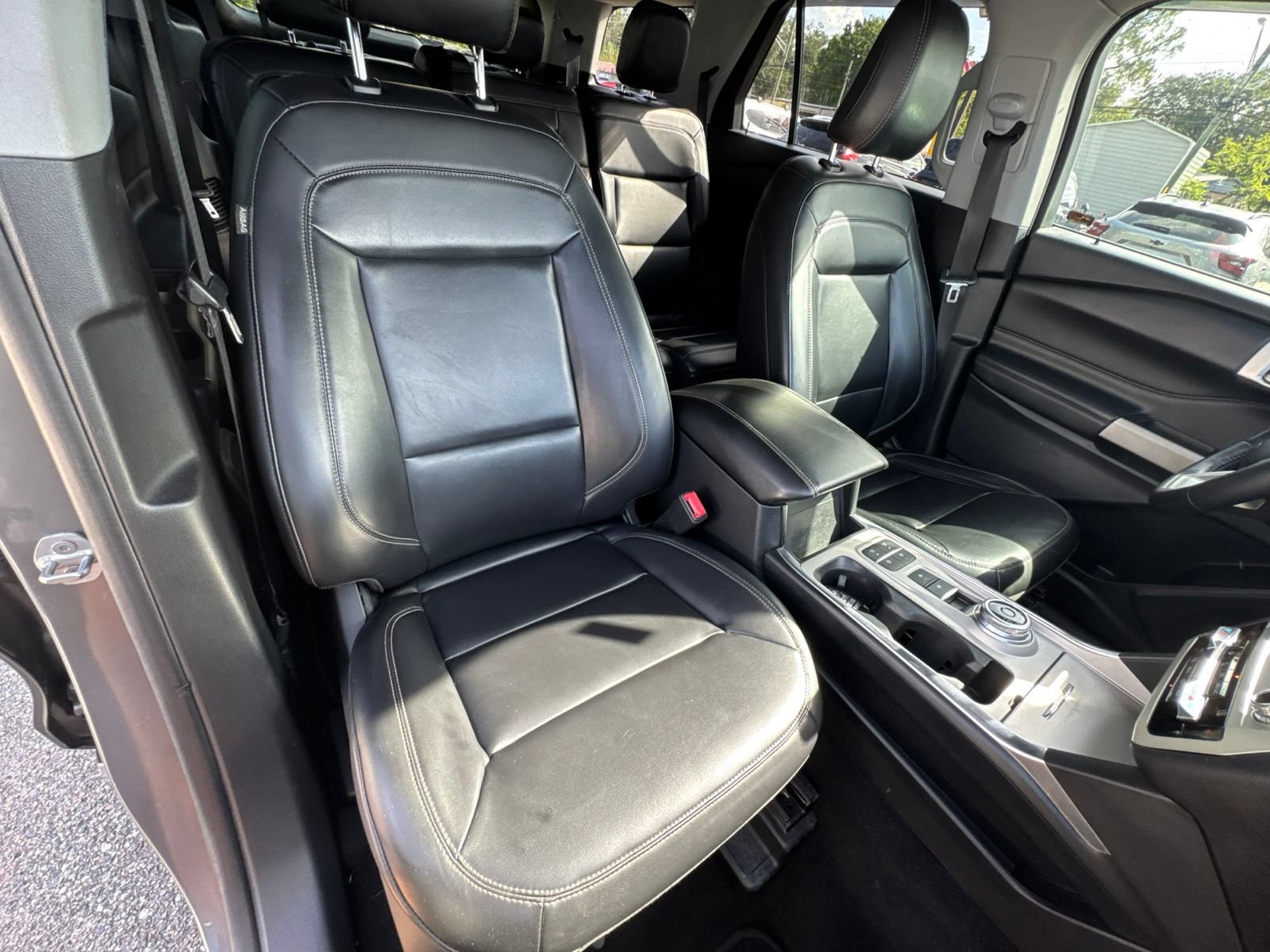 Used 2021 Ford Explorer XLT w/ Equipment Group 202A RWD image 16