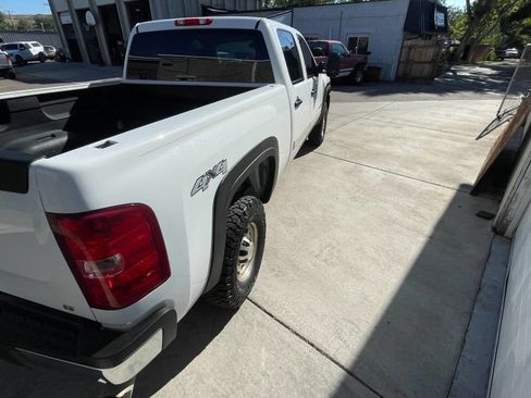 Used 2008 Chevrolet Silverado 2500 LT w/ 1LT Convenience Package AWD/4WD image 3