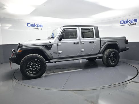 Used 2020 Jeep Gladiator Overland AWD/4WD image 5