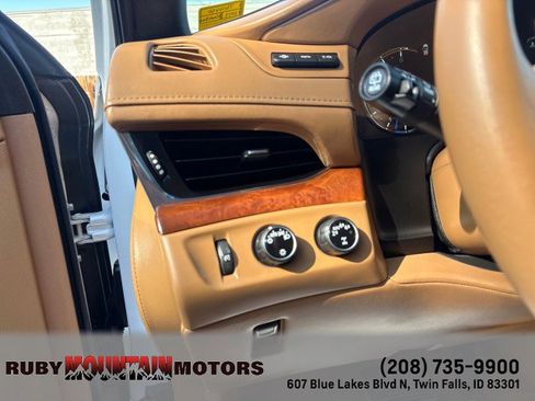 Used 2017 Cadillac Escalade Platinum AWD/4WD image 12
