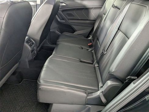 Used 2022 Volkswagen Tiguan SE image 27